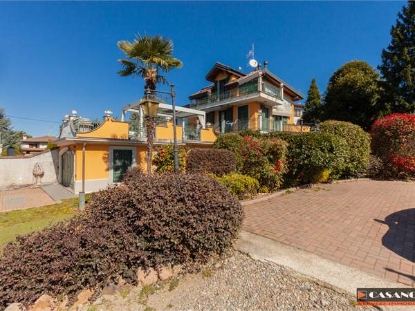 MORAZZONE – ELEGANZA, SPAZI E INDIPENDENZA IN VILLA BIFAMILIARE